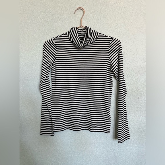 Everlane | The Organic Cotton Turtleneck - Picture 6 of 12